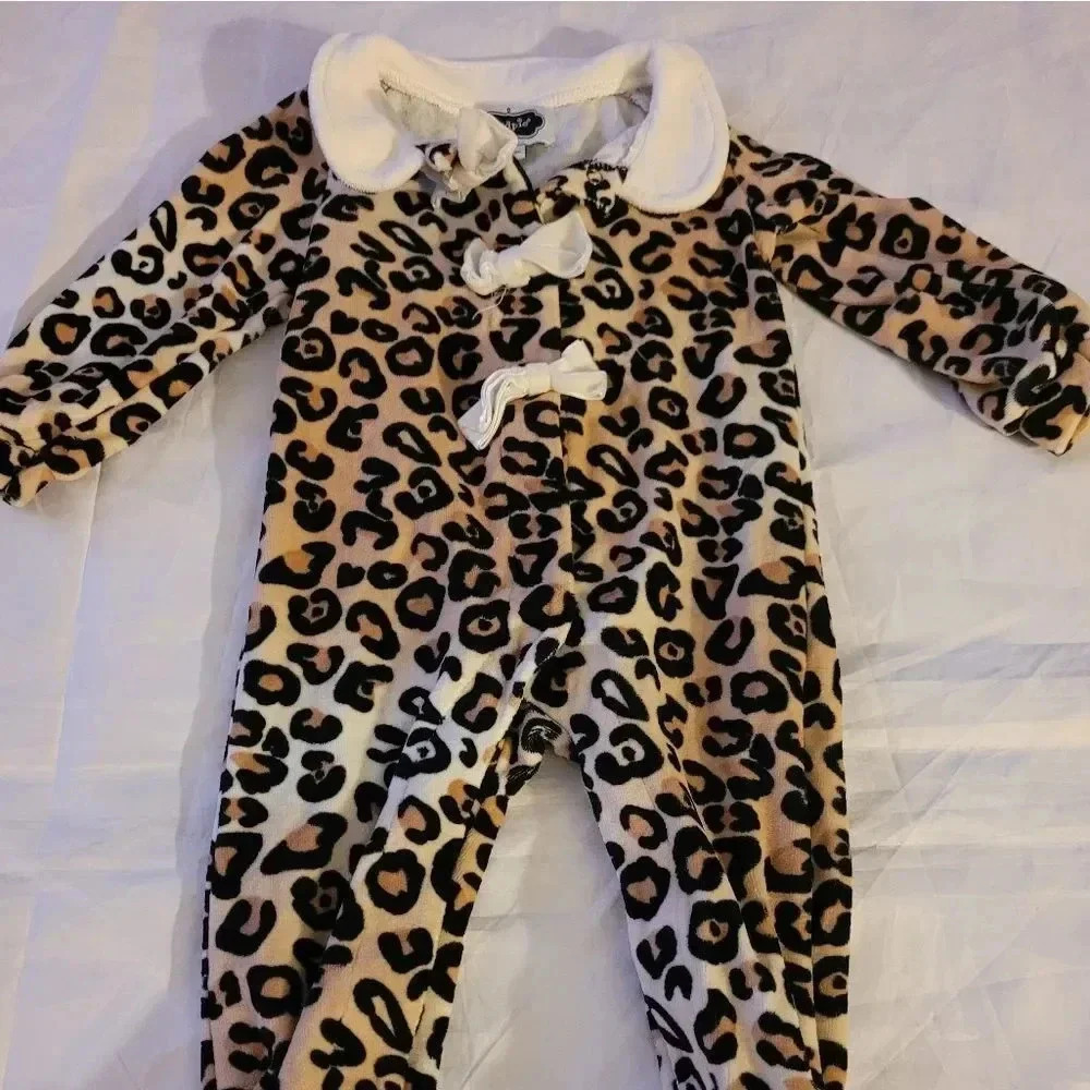 Lepord one piece Infant‎ Girl Size 6-9 month outfit